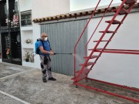 Tasques de desinfecció al cementiri de cara a Tots Sants